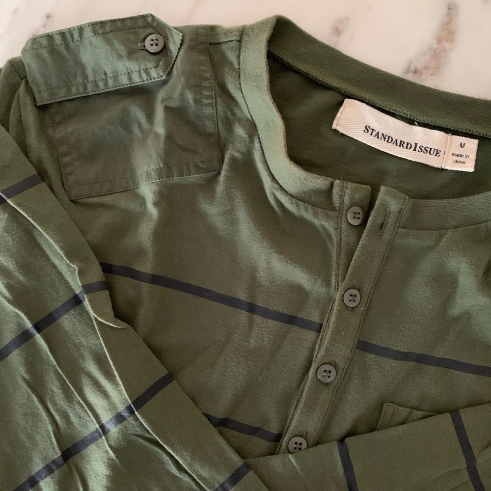 STANDARD ISSUE MEN’S MEDIUM L/S 1/4 BUTTON SHIRT
